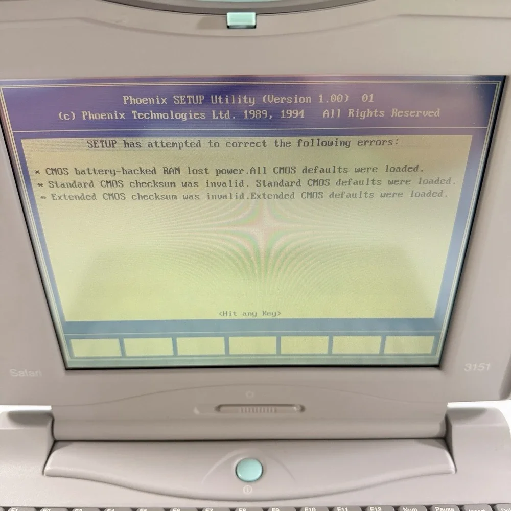 Vintage Retro AT&T Safari 3151 Laptop Computer POWERS ON NO‎ BOOT DEVICE READ